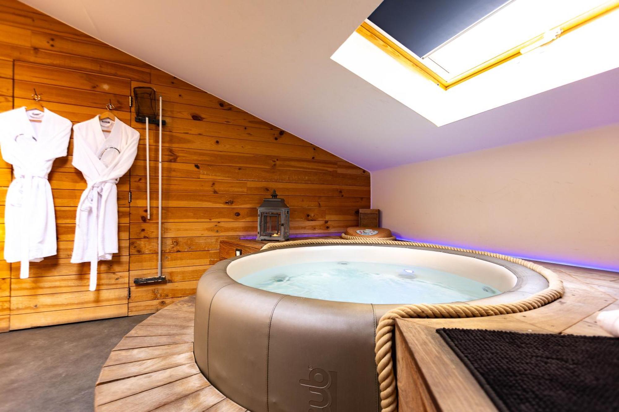 Le Lov'T - Suite Avec Jacuzzi Spontin Екстериор снимка