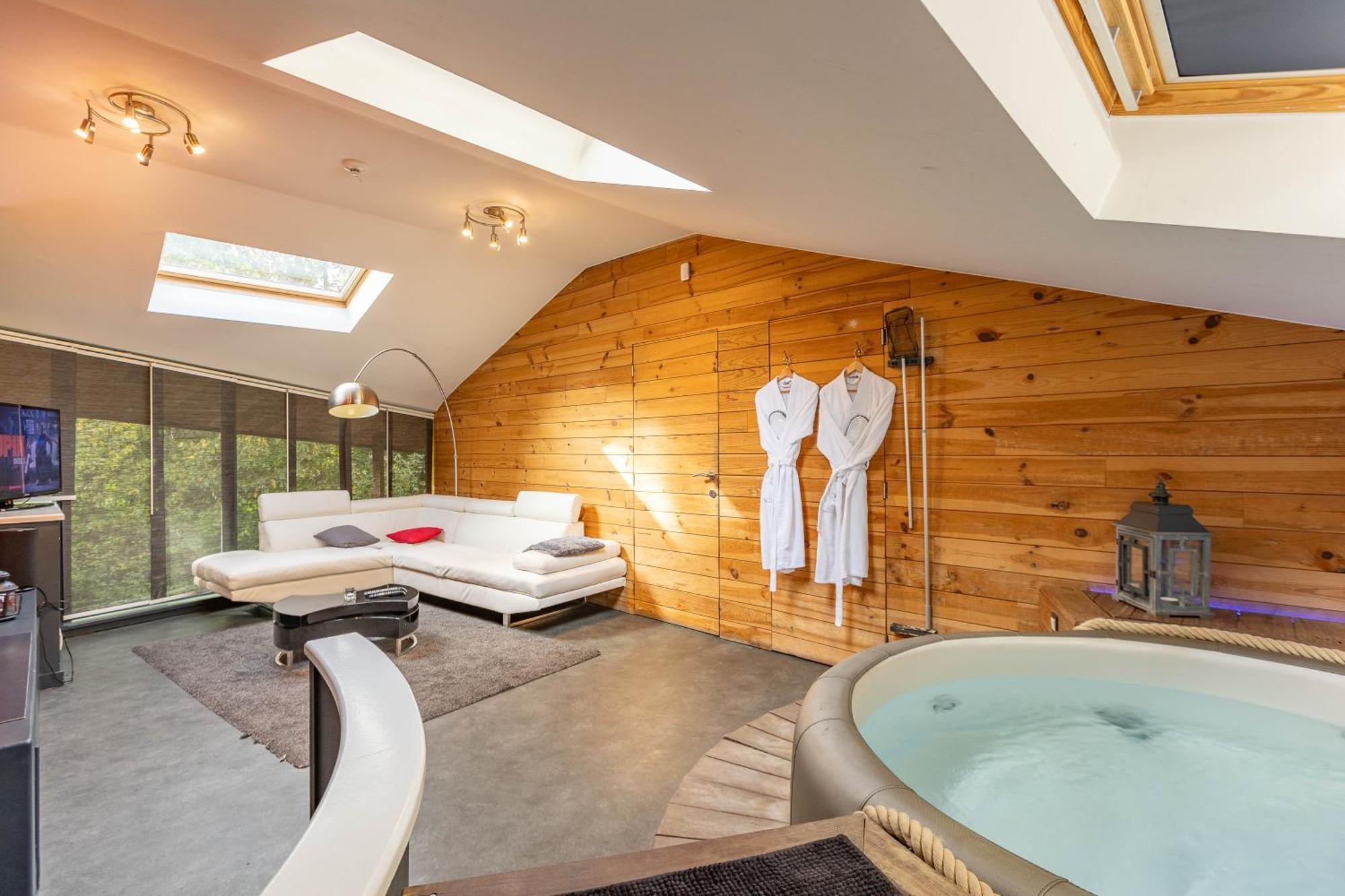 Le Lov'T - Suite Avec Jacuzzi Spontin Екстериор снимка