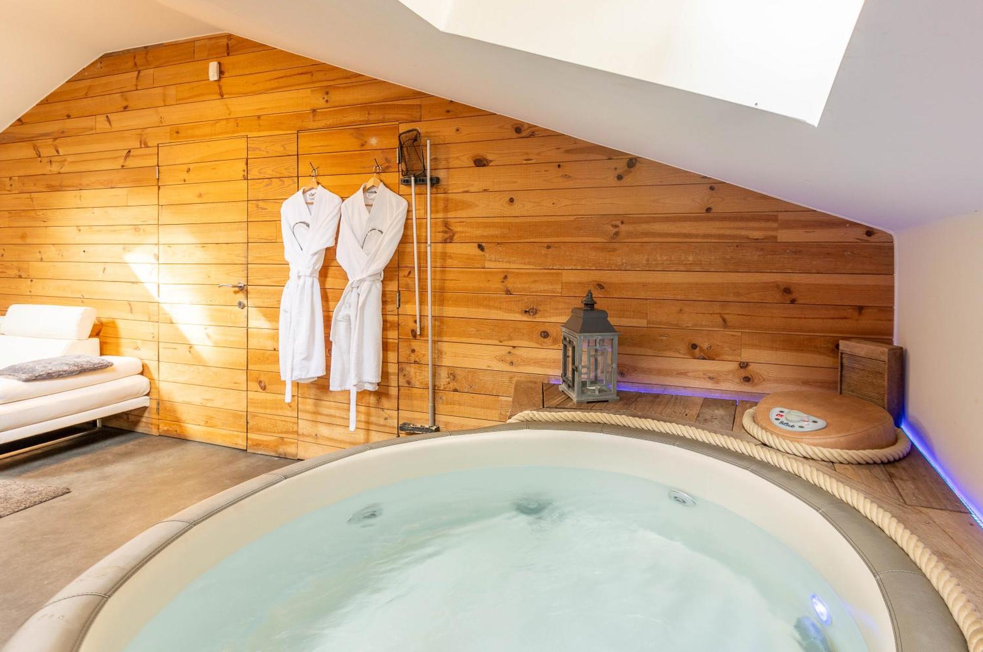 Le Lov'T - Suite Avec Jacuzzi Spontin Екстериор снимка